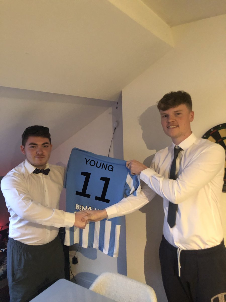 KebabishF's tweet photo. Here they are the new boys ready for the season ahead, we welcome cal ‘tekkaz’ tremayne and ted ‘long legs’ young! The dynamic duo join the team with immediate affect and will join the team for tonight’s opening season game #babsonthemove #2babsin #comeonyoubabs https://t.co/gw7uq9OYIq