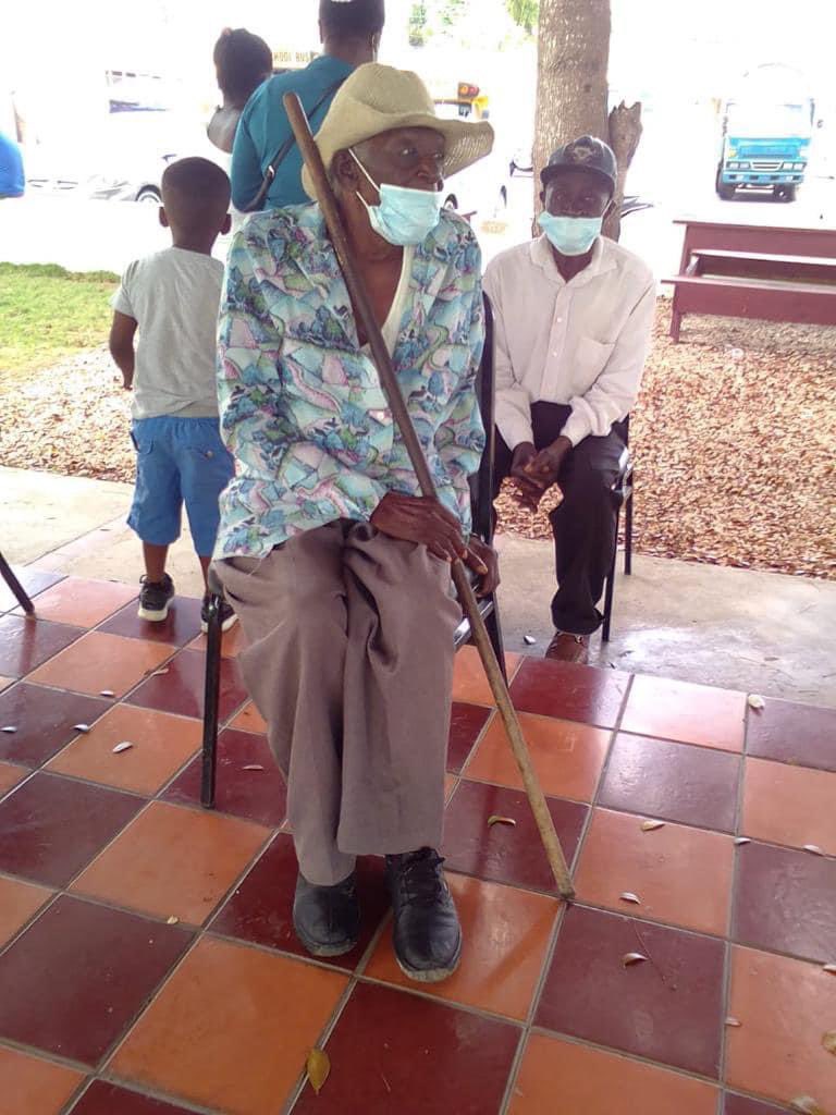 drmissionteam's tweet photo. Older people of the bateyes being vaccinated against COVID-19 through Hospital El Buen Samaritano!  #DRMT21 #drmissionteam https://t.co/Oel5y4NeMQ