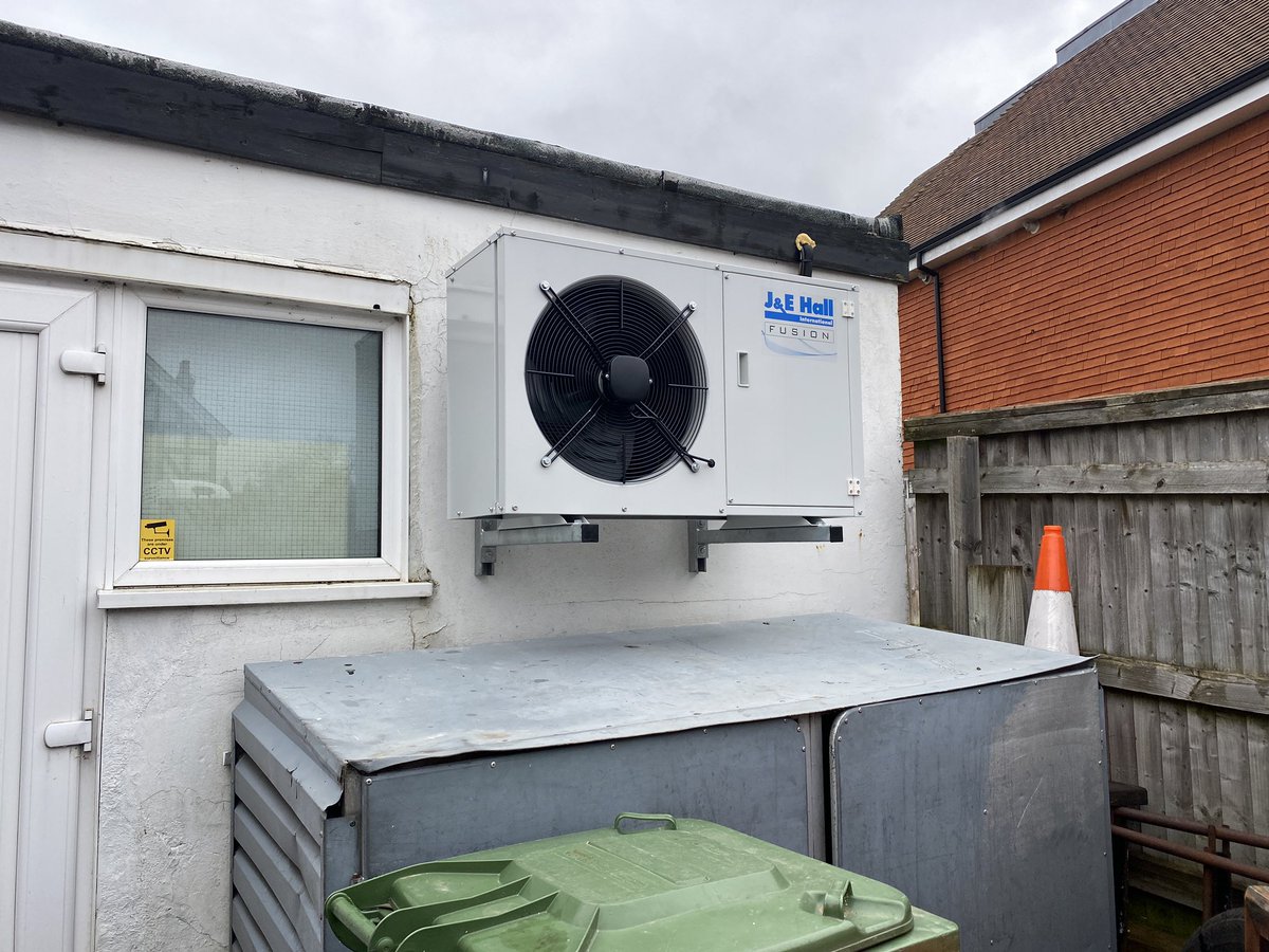 Polarcold1's tweet photo. Old freezer removed and disposed off and new one installed @AFRefrigeration @jehallfridge https://t.co/8eu50NBHT0
