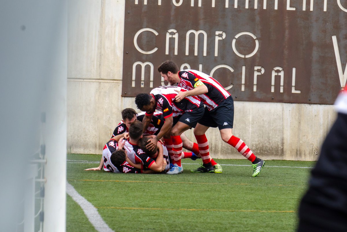 SDNMAH1922's tweet photo. Hoy, jueves santo, nuestro amigo Eduardo, después de algunos meses, volvió por el Vicente Miera, para realizar en el partido de la 1° plantilla, sus magníficas fotos, que como siempre que nos las pasa, aquí os las dejamos.
Gracias !!! https://t.co/GngLDmOZYA