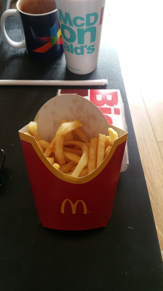 AlexD666's tweet photo. @McDonaldsUK whats happening Mcdonalds? These were meant to be Large fries, were as theyre more like soggy medium portions in Large Containers #Parkhead #Glasgow https://t.co/s2lgHUWrU8