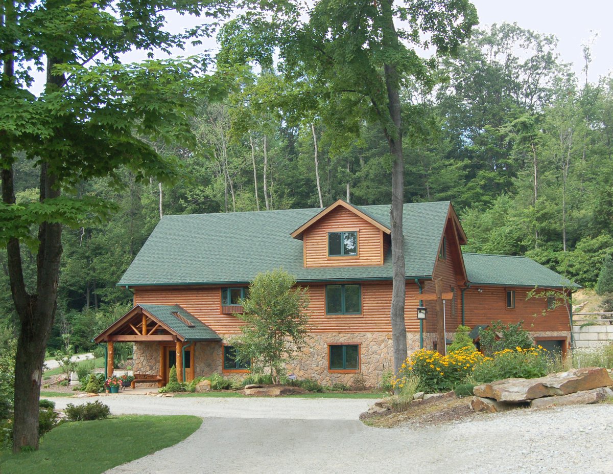 CedarDirectLogs's tweet image. pittsburghloghomeplans.com/log-home-plans…
Today’s featured home…The South Fork at 2,380 sq. ft., this unique design includes a 3 Bedrooms, 2 Baths, a large 3 car garage with a shop overhead for the woodworker in the family or crafter who needs extra space. A large Game Room is included.