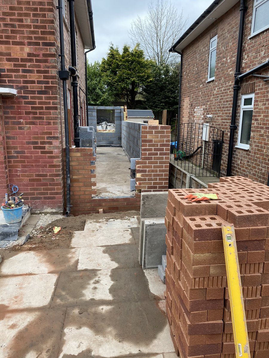 BrickworkM20's tweet photo. Great progress in Didsbury #didsbury #localbuilders #homeextension #brickwork https://t.co/vi0Tk08YfK