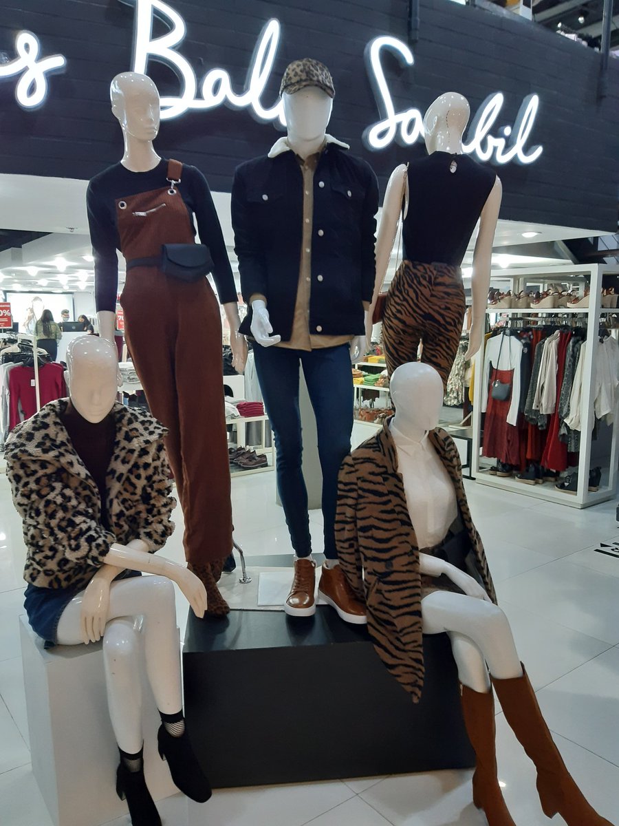Versátil e incomparable, así es el outfit que puedes crear con las prendas de <a href="/Balumoda/">Balumoda</a>
En los días de actividad regulada puedes realizar tu compra a través de los teléfonos 0424 - 7097447 y 0412 - 4411266.
Recuerda cumplir el protocolo de bioseguridad al retirar tu pedido.