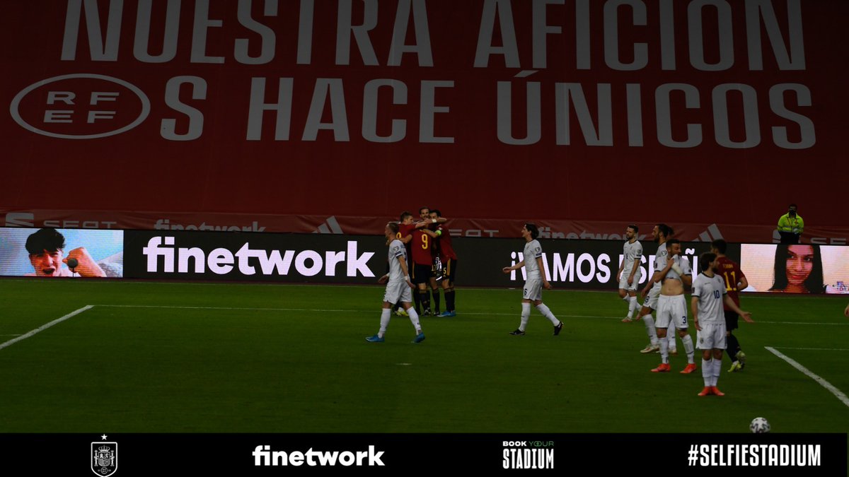 Seyu_Selfies's tweet photo. We are pleased that yesterday Seyu debuted with the Spanish national team and our fans could have this unique experience! The cherry on top was that the third Spanish goal was scored right in front of our fan's selfies!🤳
#Seyu #selFIestadium #Togetherforvictory #RFEFselfies https://t.co/zoTIo9G9az