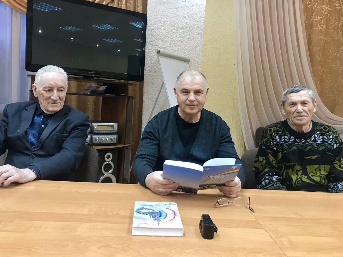 На первоапрельском заседание литературного объединения «Радуга» в г. Заречном.