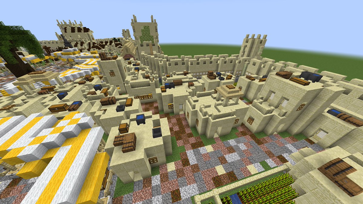 BuildersGuildBG's tweet image. Perhaps you remember that I said that I could well imagine the gatehouse from one of the last postcards as part of a larger city? Well, it didn't turn out to be a port city, but it still turned out to be the biggest project yet.
#HytaleFanArt #Hytale #BuildersGuild
