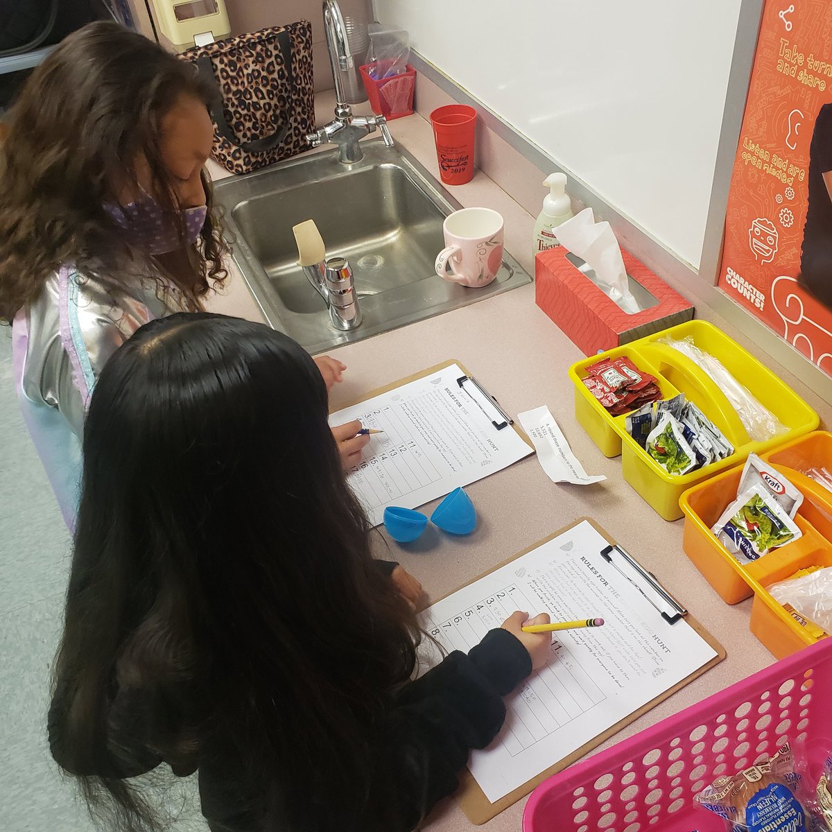 bmtedder1's tweet photo. My kids loved Miss @MadisonLantz7 review lesson which was an Easter egg hunt before their math test! @AmeliaElem #ACESsurfsup https://t.co/3xyxKYdFs4