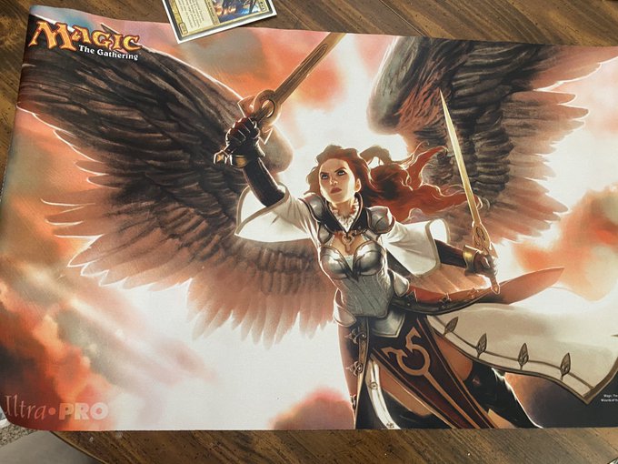 Anyway this is my new playmat :3 https://t.co/TQJhNrJjzg