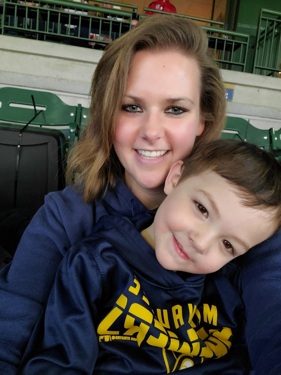 caitlinn_d's tweet photo. Opening Day! https://t.co/ByGxkrXgaj
