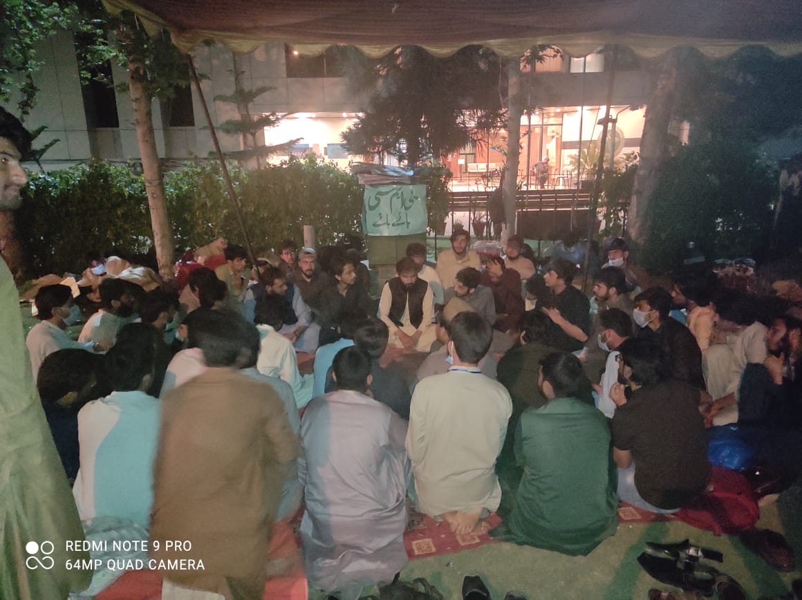 Muhamma33661131's tweet photo. No one commits such atrocities against non-Muslims and minorities that is happening to the students of FATA here and if you had the slightest fear of allah almighty, the students of FATA would not be facing this problem today.#RestoreHECmedicalseats @pmc_org @ImranKhanPTI https://t.co/CbMEi3OTjX