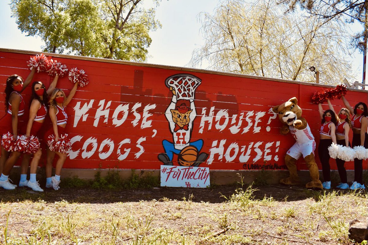 UHCougars's tweet photo. FOUR THE CITY! 

#WeAreHouston x #ForTheCity 
#FinalFour  #MarchMadness https://t.co/vhagbYhFNe