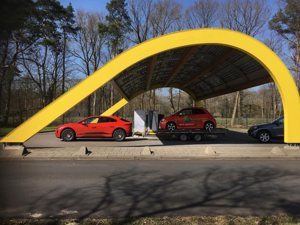 Spotted at @Fastned by Benno Busch: #stadsautotwente
Fiat 500E
#californiaedition
#alwaysbecharging
#fastned
#goldenarches
#fastcharging
#redJAG
#jaguarlife
#easter2021 
⚡️⚡️⚡️