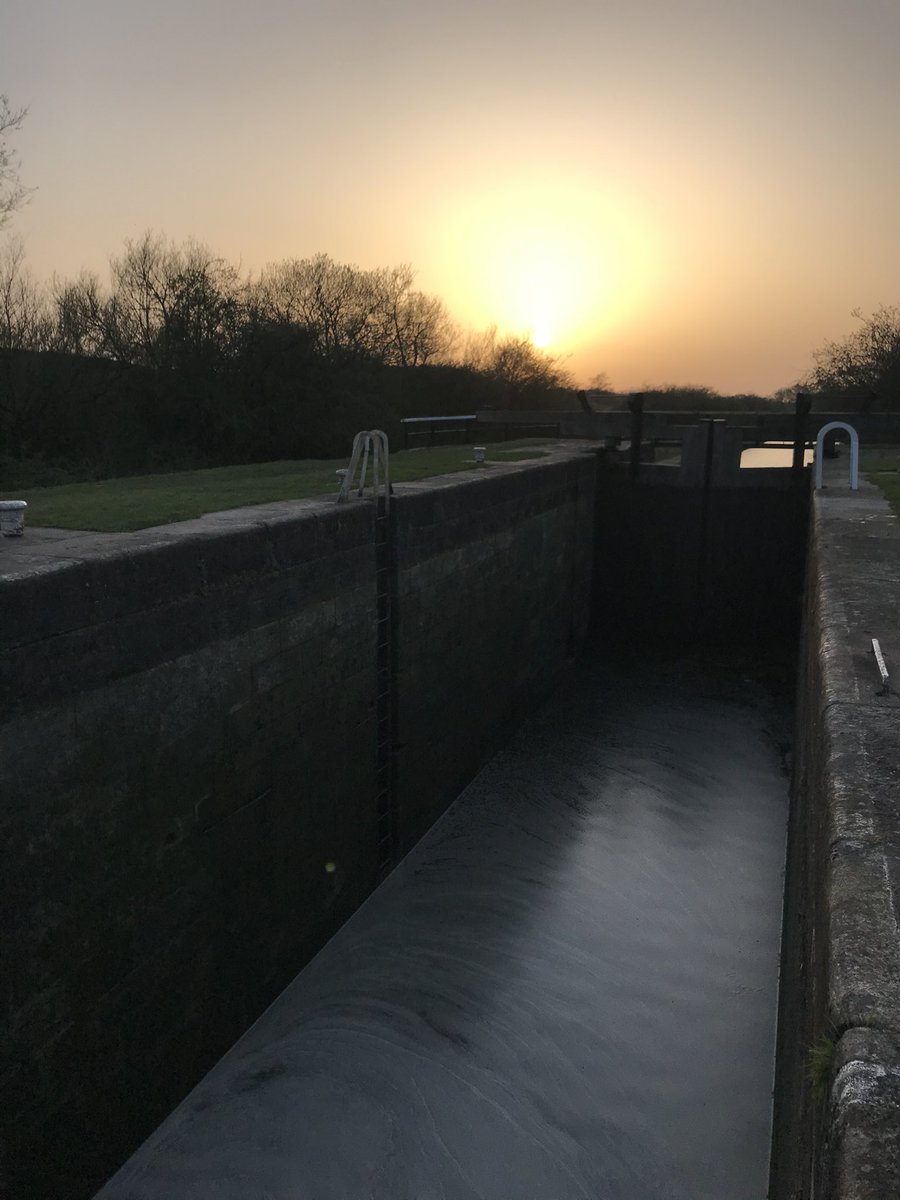 silverscatcat's tweet photo. So peaceful here, only 2 boats gone through the lock all day. Could get used to this, canโt believe weโve been retired 6 months today #deeplock #chilling #retirement #boatsthattweet https://t.co/npUK1UC1T3