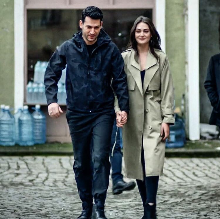 zlemcoo's tweet photo. #BirAşkHikayesi üç defa çekimler esnasında Finalden döndü. #Ceykor severler #Fankafa lar'ın Fox Tv'ye binlerce mail atmasıyla yayımlanmaya devam etti.
Şimdi sıra #RamoFinalOlmasın #Ramo #RamBel #EsraBilgiç #MuratYıldırım https://t.co/NcQKVMycCh