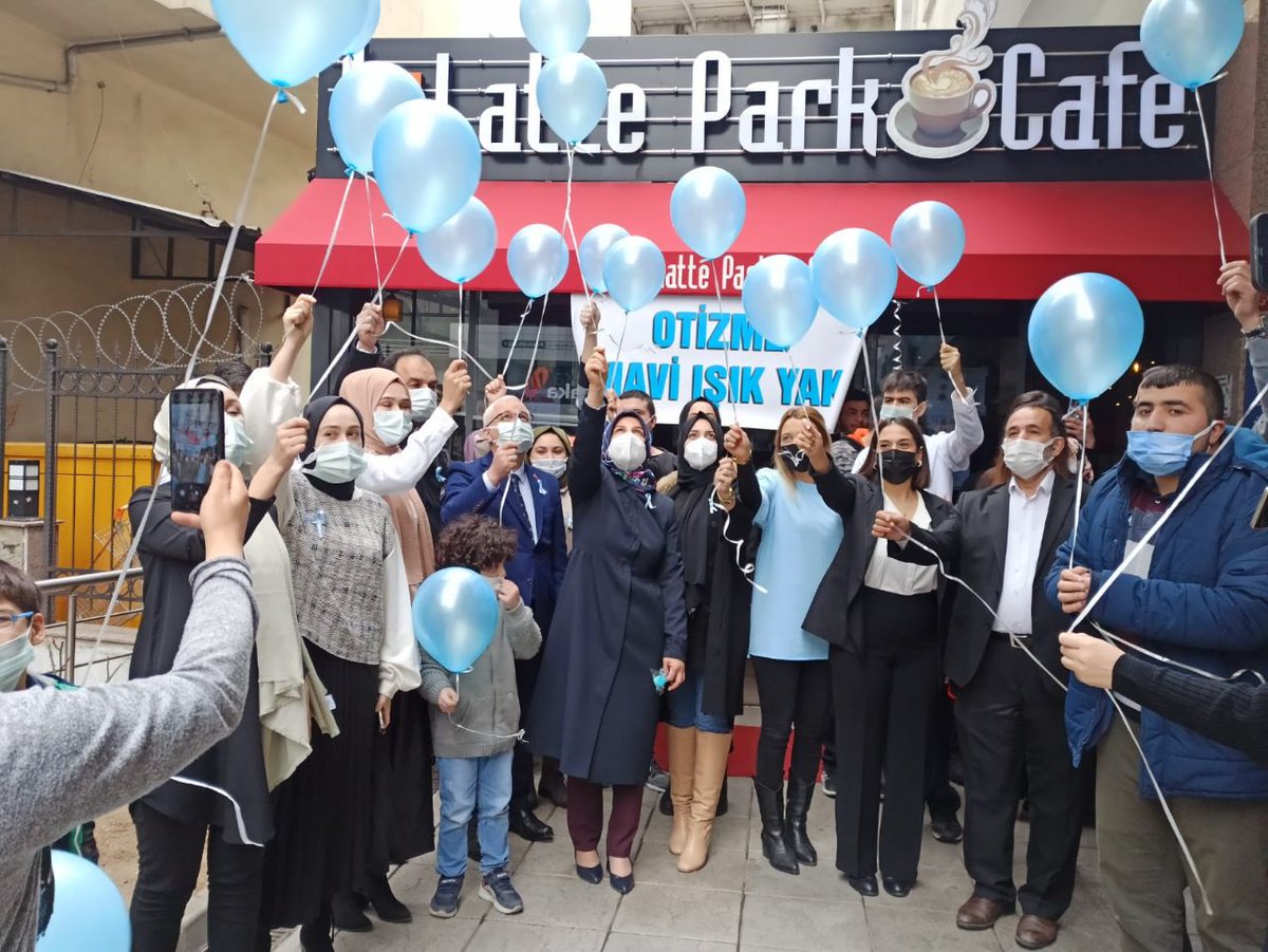 hayirdayarisan's tweet photo. "Otizme Mavi Işık Yak” kampanyası dolayısıyla Ana Şefkat Rehabilitasyon Merkezi ile beraber Otizme dikkat çektiğimiz etkinliğimize katılım sağlayan Bld.Bşk.Yrd.@Zafer_sogutcu beye @Gulten_Trz hanıma,iyilik der.bşk @omerakblt44 beye teşekkür ederiz,
Emeği geçen herkese teşekkür. https://t.co/BqZsDdH8gE