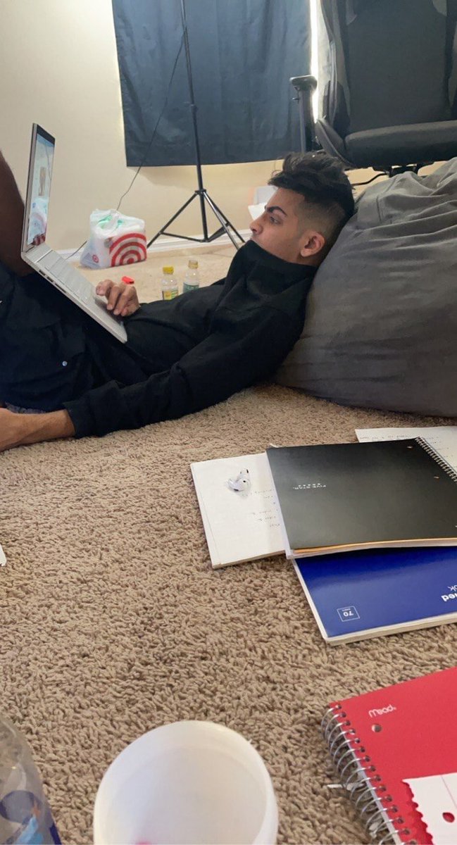 JustVurb's tweet photo. we're waiting on badboyhalo to arrive https://t.co/0MdnGlaS2q