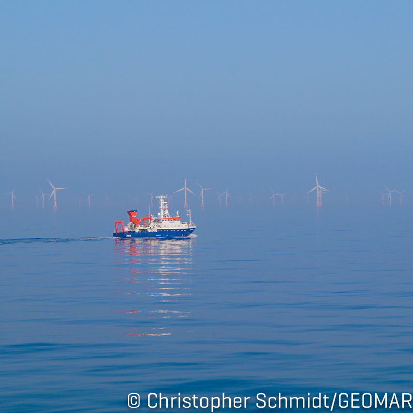 GEOMAR_en's tweet photo. Hydroacoustic survey day on the #MSM99 expedition! This is crucial to locate the pockmarks. The structures have a diameter of about 10 m and a deepness of about 20 cm.
A very special #highlight yesterday was a meeting with RV Heincke. @HereonHelmholtz
@kieluni https://t.co/3fUPTIMeJZ