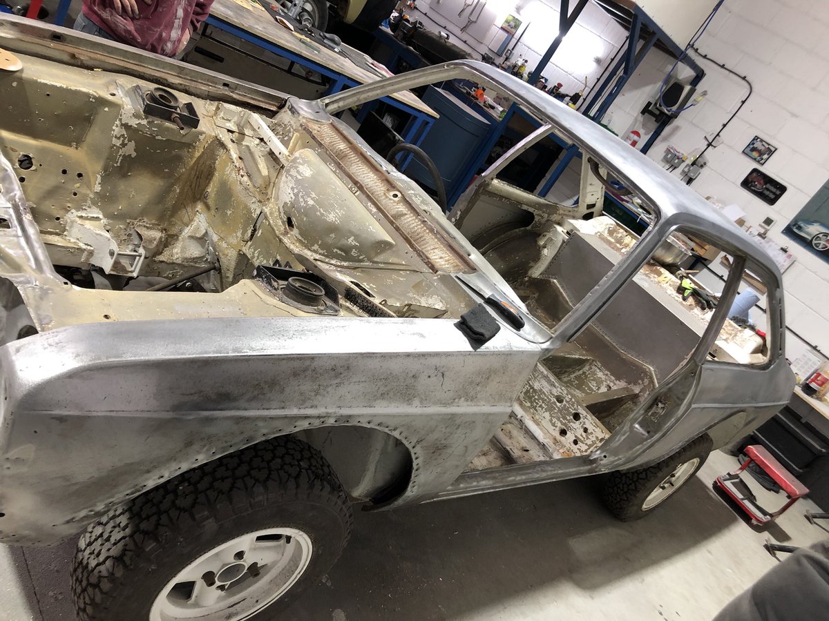 DjRemedee's tweet photo. #ProjectTom coming on a treat... brand new custom built engine arrived, the garage working with faders on the body work . #Escort MK11 #PuttingTheCanInCancer https://t.co/MkjwyogyEE