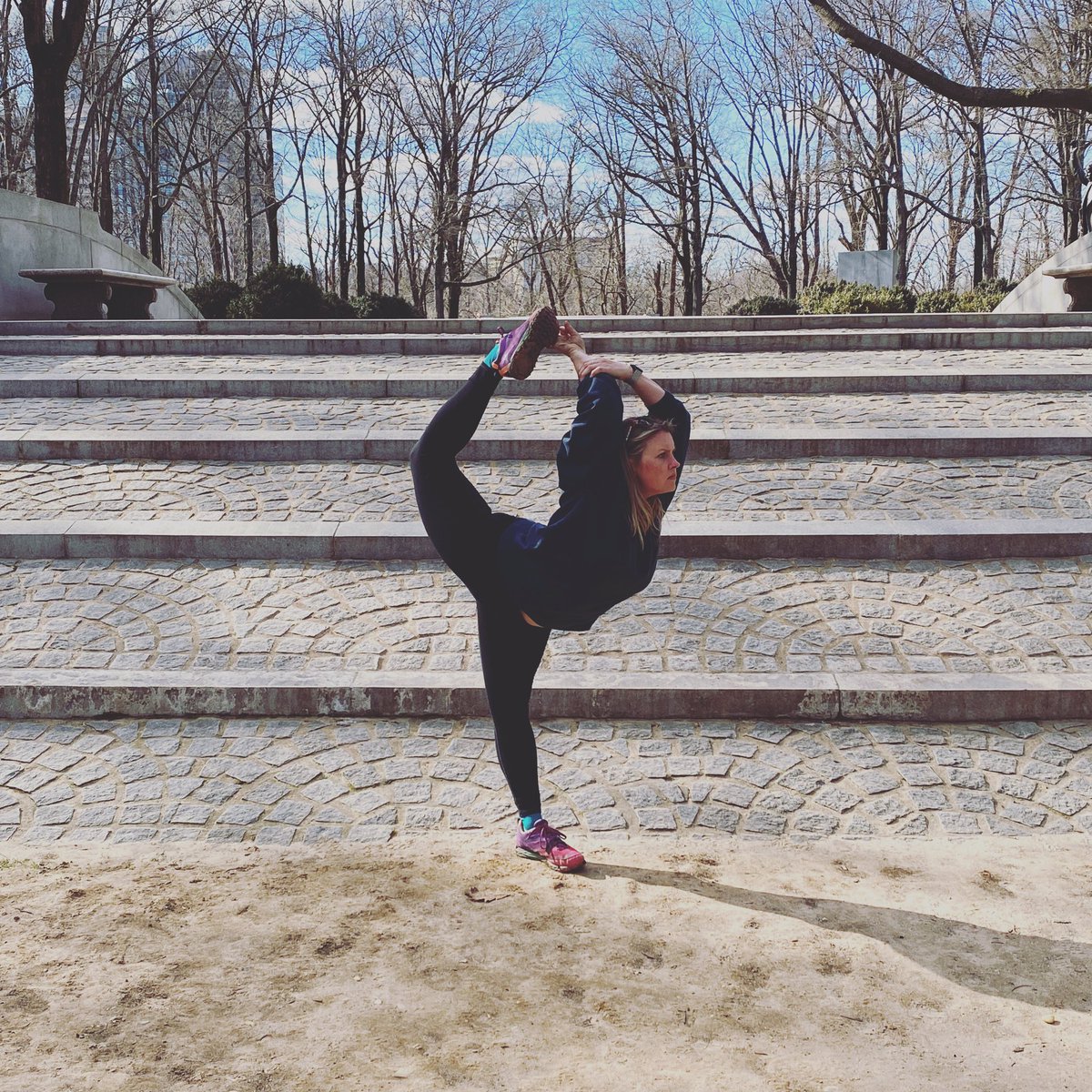 Nancy_fancitude's tweet photo. Thrive in change, taking the opportunity to change leads to growth. #randomyogaeverywhere https://t.co/wHwOmAOKVU