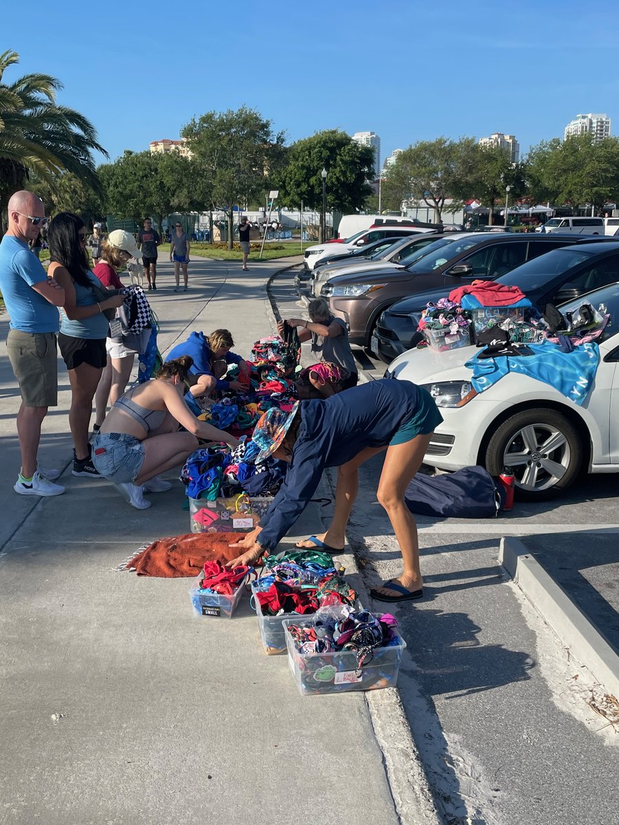 sfmac's tweet image. I saw this women last night rummaging thru a Red Cross clothing bin. Another life in tatters, I thought. 
Wrong! 
She is actually an entrepreneur with phenomenal  margins. 
Faith in the human spirit restore!