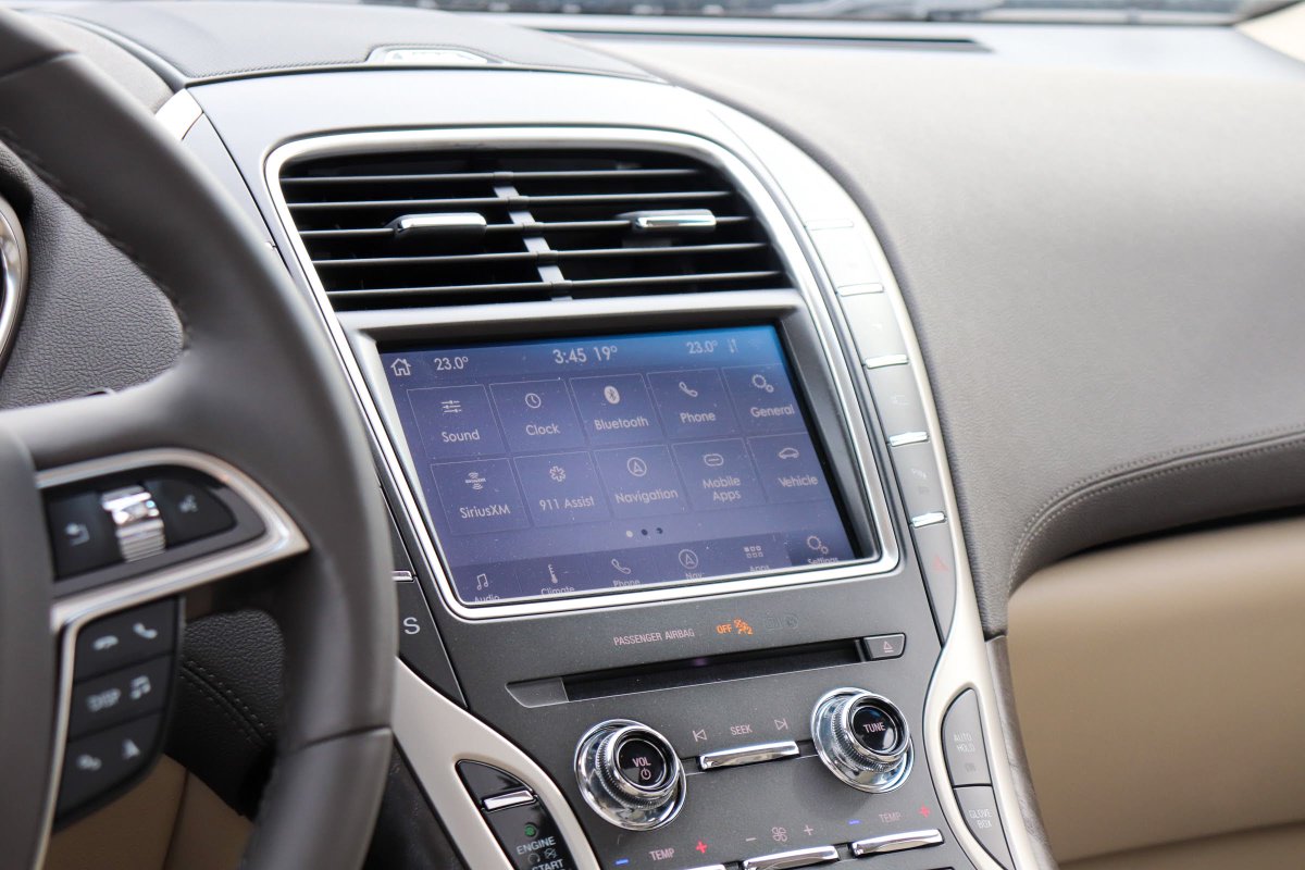 BayfieldLincoln's tweet image. Out with the old and in with the new! We have our first 2021 Nautilus in stock. As you can see, the upgrade to the SYNC4 display is definitely something to boast about! #BayfieldLincoln #2020 #2021 #DriveHG #SYNC4