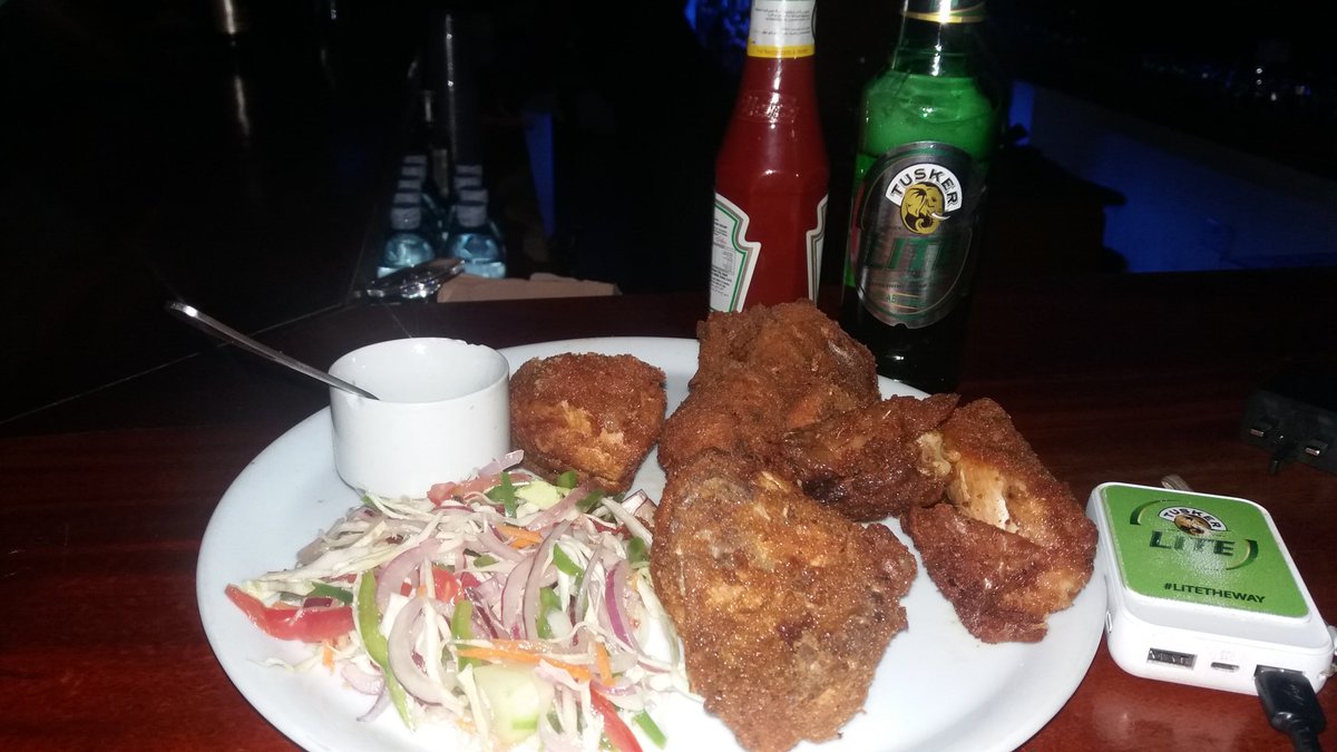 eddiespikaagaba's tweet photo. It's yummy and it's always on promotion @SignaturePre_Ug,   a six pack of Chicken at only 20k every Single Thursday .
#UoscaleThursdays proudly powered by @spekeevents https://t.co/0I7PmgneHy