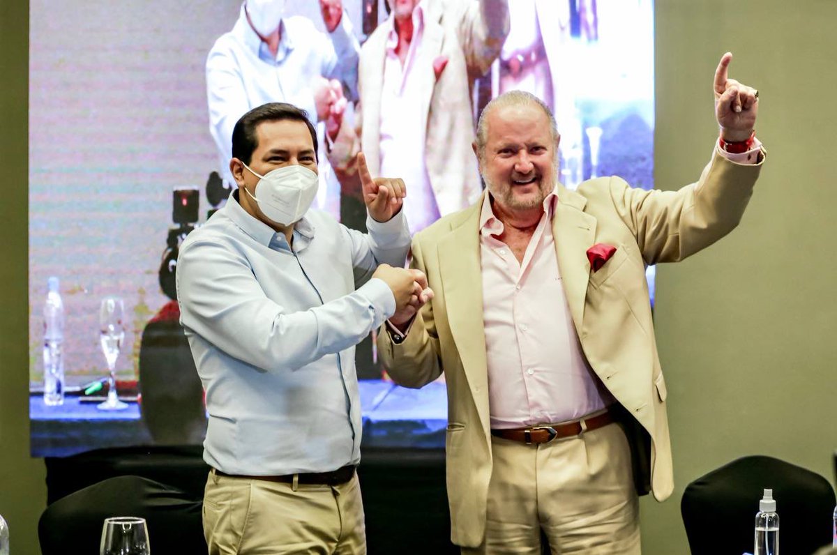 ecuarauz's tweet photo. Hoy junto a @isidroromero_c y empresarios del país, suscribimos el Acuerdo por la Reactivación del Agro, la Industria y el Empleo.

Vamos a trabajar juntos para reactivar la economía.

#ContigoConTodosAhora 🌄 https://t.co/sl6JgeRGly