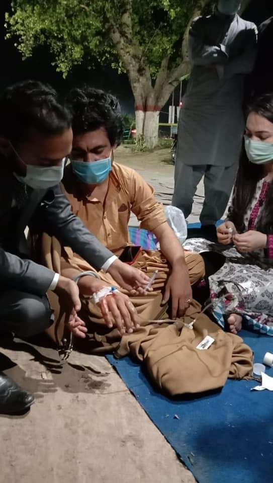 Muhamma33661131's tweet photo. It seems to me that these people do not consider FATA students as Pakistanis or human beings because no one does such cruelty to animals as they are doing to FATA students!!#RestoreHECmedicalseats #RestoreFataReservedSeatsInIUB @pmc_org @ImranKhanPTI @AsadQaiserPTI @SenMMAfridi https://t.co/rxnJcZgi1t