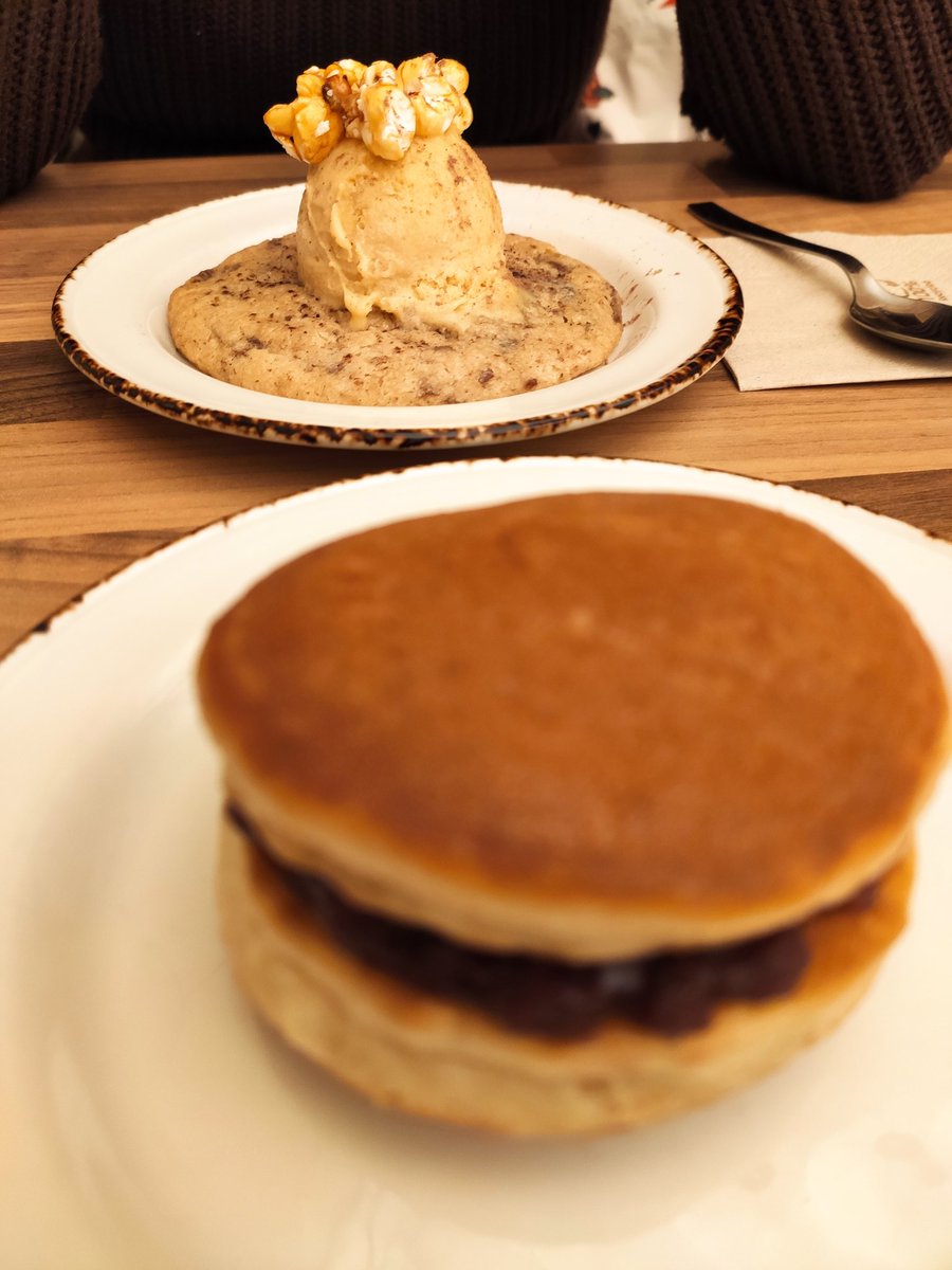 jistory's tweet photo. Probando las opciones veganas que teníamos pendientes en @okashisanda
Yummy!!!  Y 100% #singluten #sinsalirdemadrid https://t.co/Ni5YxiRIyd