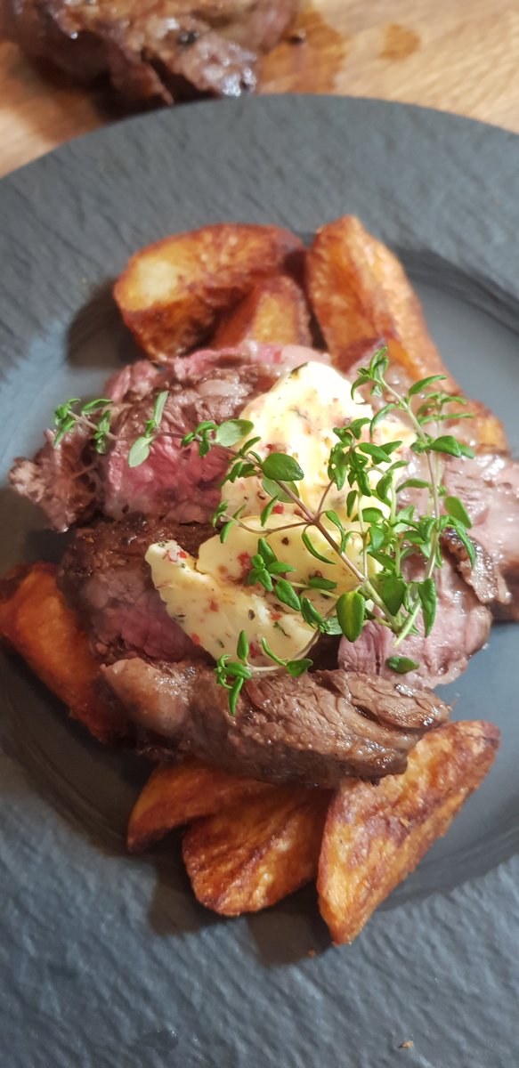 bellybootstweet's tweet photo. All you meat lovers, spare 6 minutes of your life to watch the best food video i've made so far... love you! https://t.co/BmO2iNnoQB
#steak #howtocooksteak #steaktutorial #searingsteak #burgers #BBQ #basting https://t.co/z4ofNMfwFX