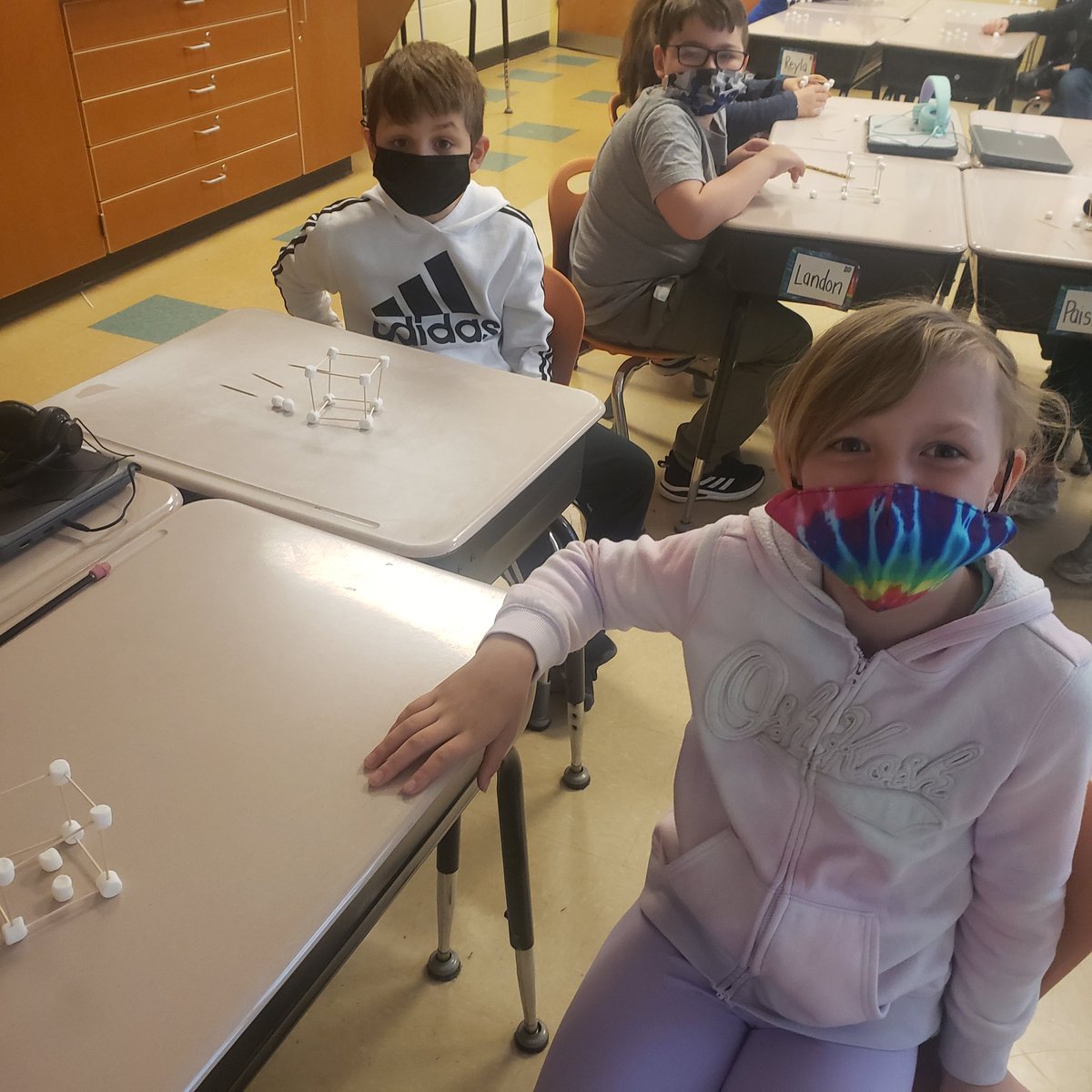 mrspruittRW's tweet image. Learning about the attributes of a cube is so much fun!! @Hamilton_RWE