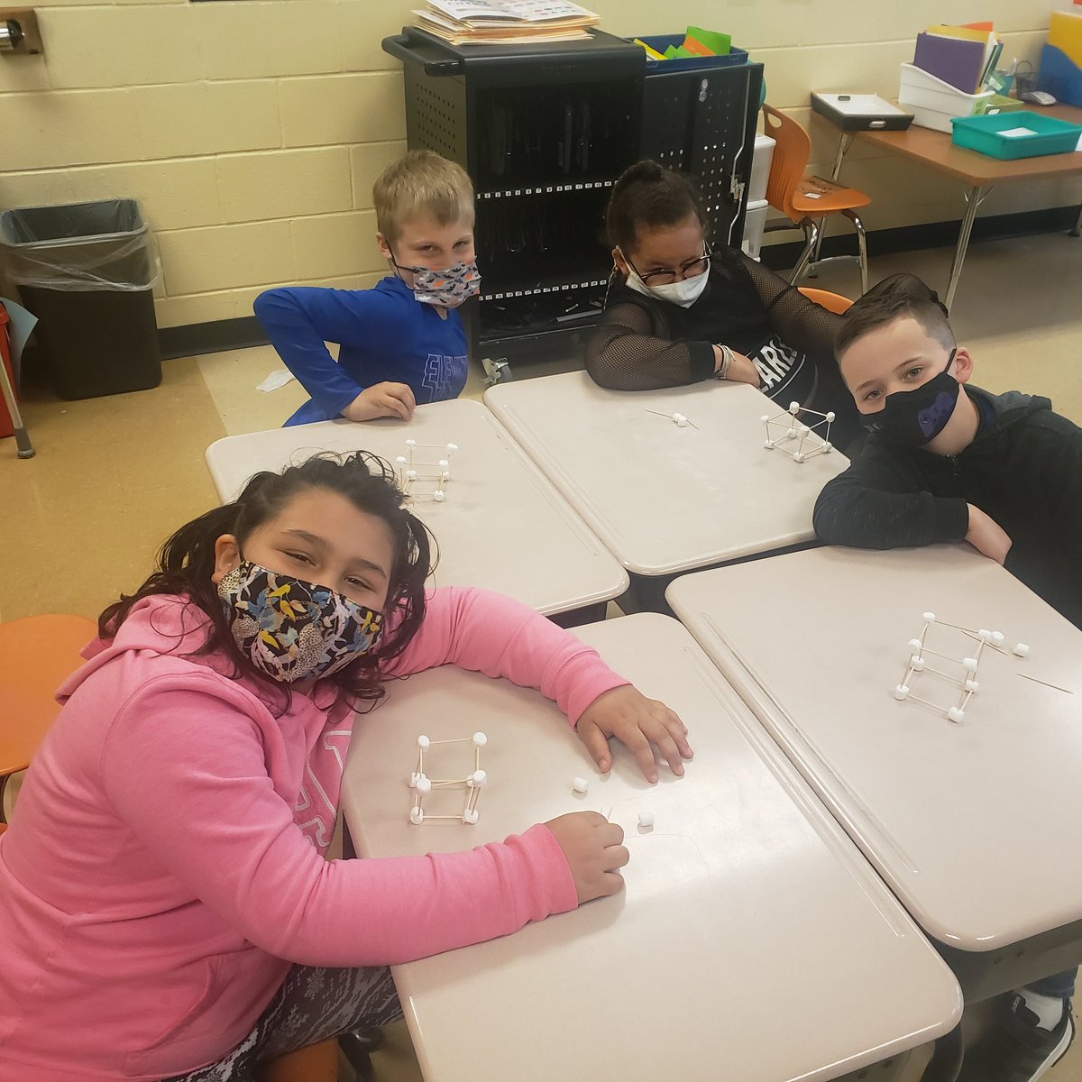 mrspruittRW's tweet image. Learning about the attributes of a cube is so much fun!! @Hamilton_RWE