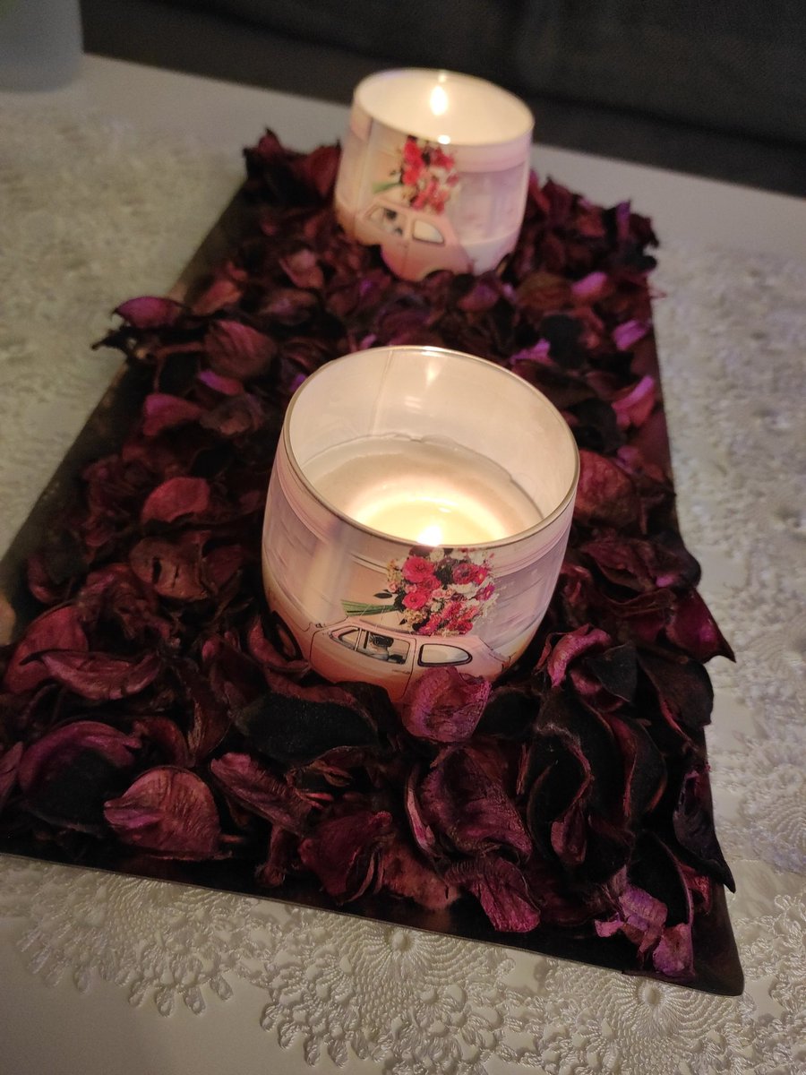 Ben bu mumları kokulu diye almıştım ama hala koku alamadım 😔 Sanırım Korona koku duyumu tamamen aldı götürdü vermeyecek 😳😯🥺 #Covid_19 #kısıtlama