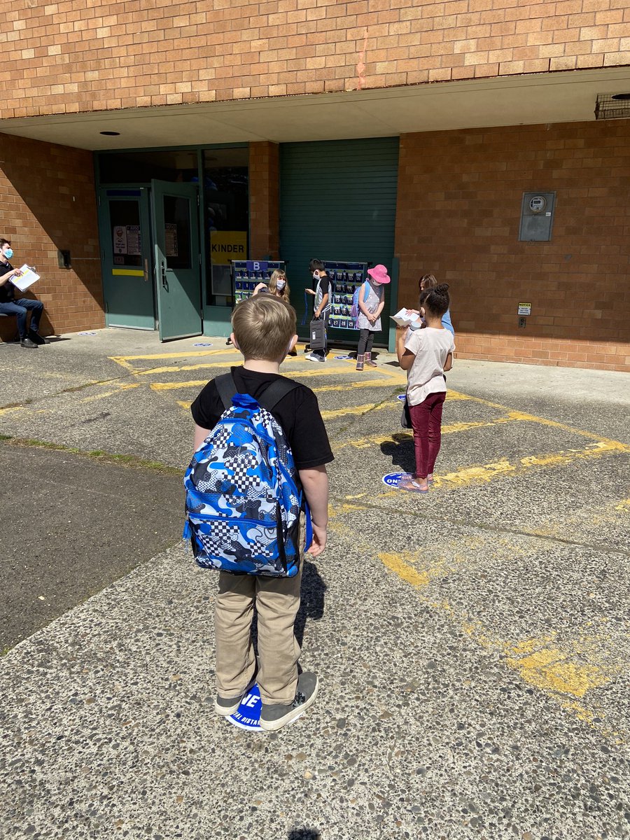 It’s a great day at Hall. Kinder &amp; 1st grade cohort B has arrived! #LetsGoHall