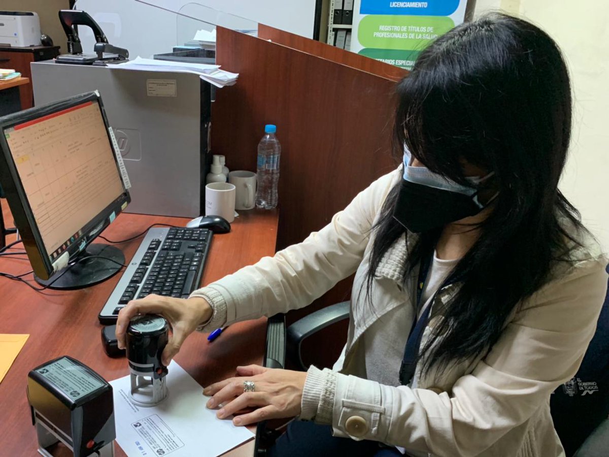 Acess_Ec's tweet photo. #Loja | Los días martes y jueves realizamos legalización de documentos sanitarios de 08:00 a 13:00, en la Oficina Técnica de Loja. Certificamos que el profesional que emite el documento esté habilitado mediante el registro de su título en #ACESS. 
#ProtegemosTuSalud 
#LojaSeCuida https://t.co/mR0aVyY4MP