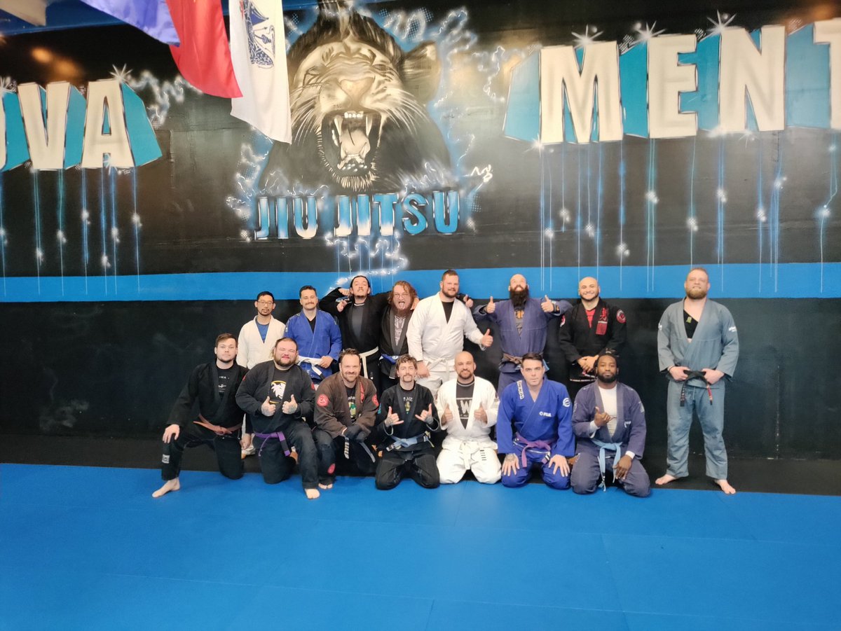 ChangoDont's tweet photo. CHANGO's Lunchtime Murder Army continues to grow. Have you ever wanted CHANGO to teach you how to Murder, while looking good doing so? Then come on down next Thursday at 11am to Nova Mente Academy and learn some Violence with Style Darlings! https://t.co/ijIzVeMVh9