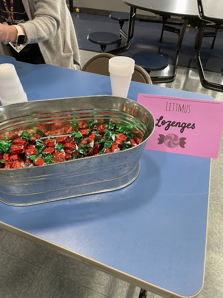 mrsjacksondcms's tweet photo. We love a good party, especially when the theme is ‘Because of Winn-Dixie.’ #AESPride https://t.co/JtMybHaFz8