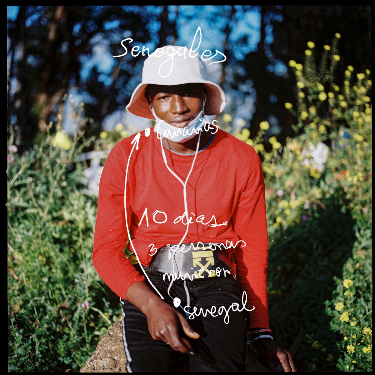 Al camp de migrants de Las Raíces, a Tenerife, hi ha allotjades unes 2000 persones que han arribat a les Illes Canàries amb pasteres amb l'esperança d'arribar a la península Ibèrica per trobar feina i ajudar els familiars que tenen en els seus països d'origen... (1)