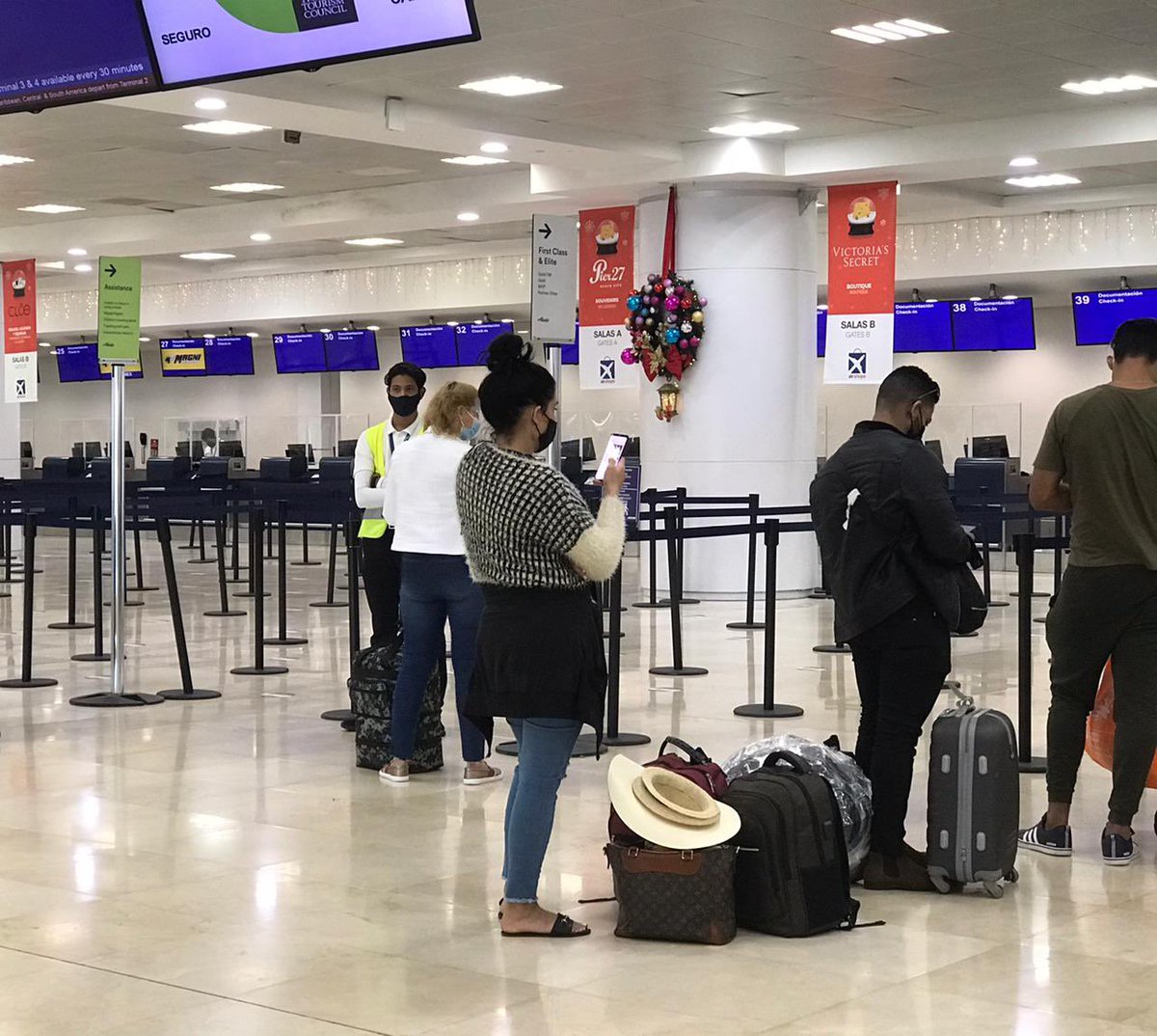 A partir de hoy turistas extranjeros mayores de 15 años que lleguen a vacacionar a #QuintanaRoo pagarán una tarifa de 224 pesos mexicanos.