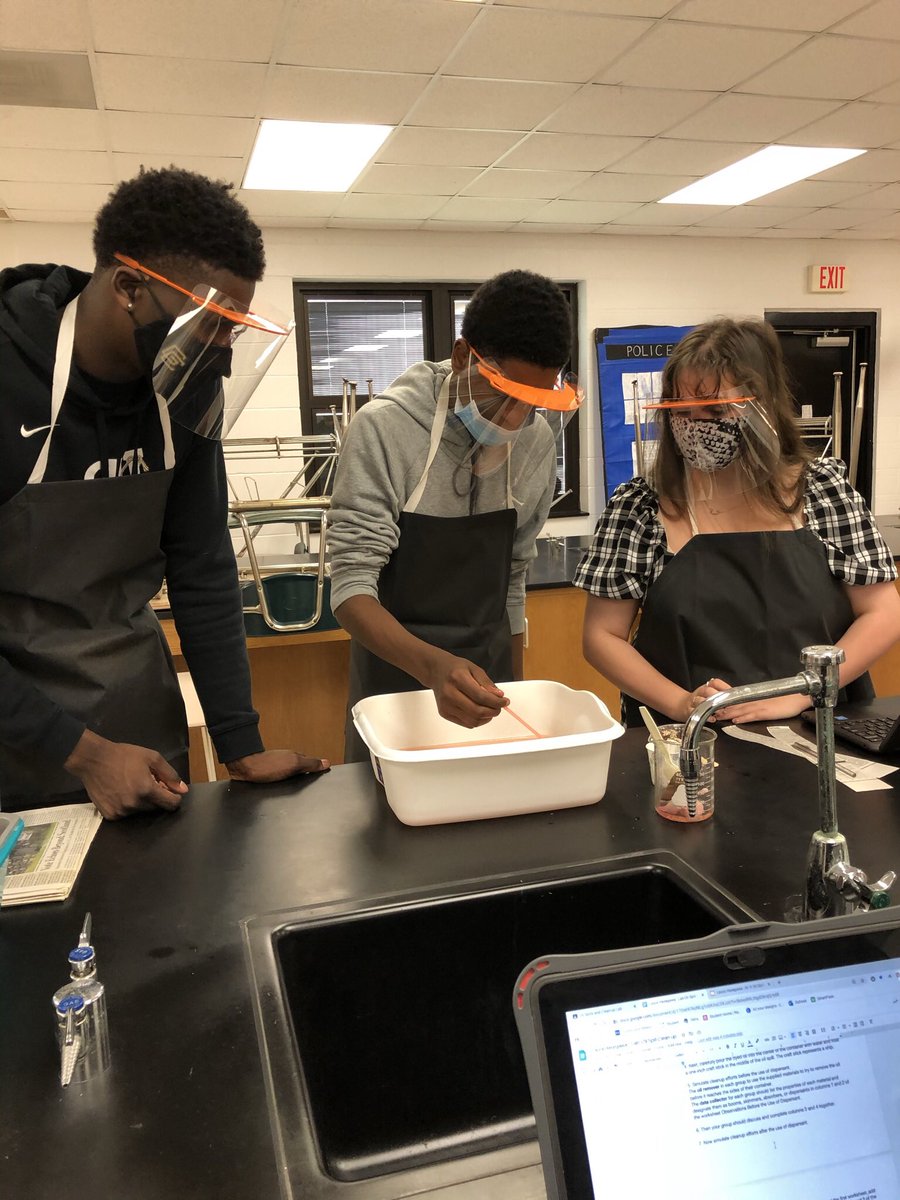 tkirshtein's tweet photo. Marine Science students simulating the clean up of an oil spill. Safely doing labs in this crazy time @washingtonshaa @GooseCreekHigh Love My Students!!! https://t.co/8KTS409uI9