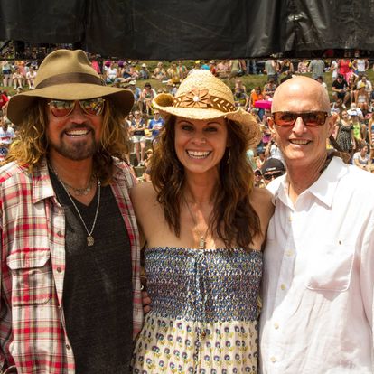 JohnnyRemo1's tweet photo. Here's another throwback with @billyraycyrus and @jenniferbtaylor at the CMA concert in Nashville.
#CMA #nashville #skipstonepictures https://t.co/mg1TNKpiZj