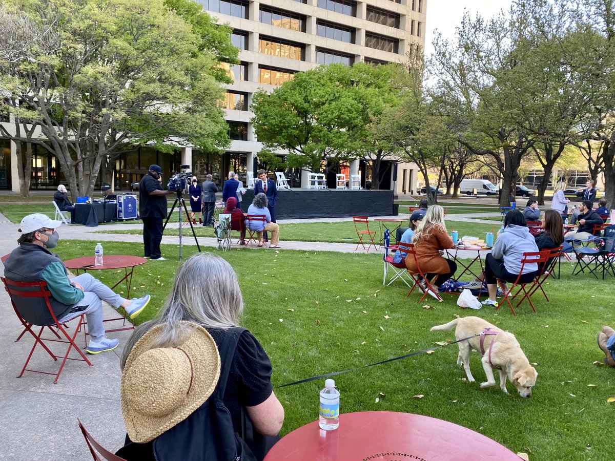 BudKennedy's tweet photo. Politics goes to the dogs in Fort Worth as downtown residents await the 5:30pm start of yet another mayoral forum, this time in Burnett Park #dfwelex https://t.co/1FUN3xwGEA