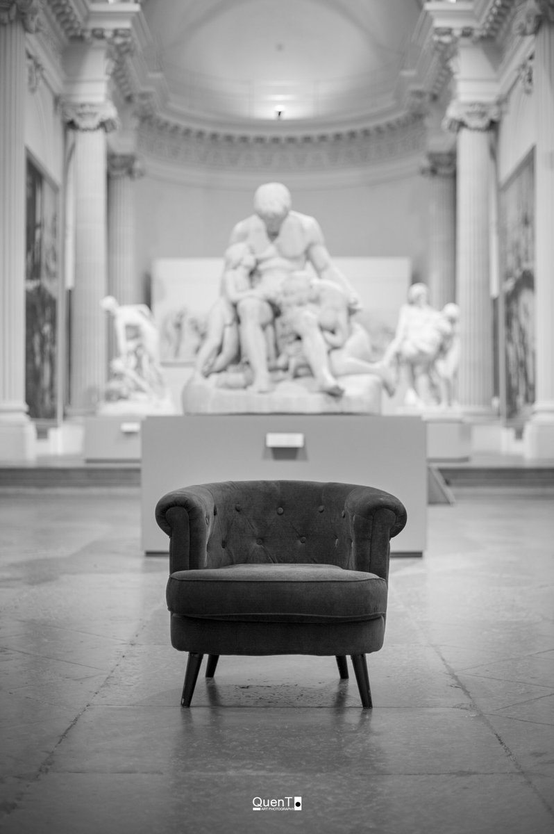quentphotos's tweet photo. Je suis parti à la rencontre des oeuvres d’art et des personnels du musée.
Le fauteuil, installé devant la sculpture « Caïn et sa race maudits de Dieu », d’Antoine Etex . #F142
* Musée des Beaux Arts / Lyon * https://t.co/yIXj3PlJqR