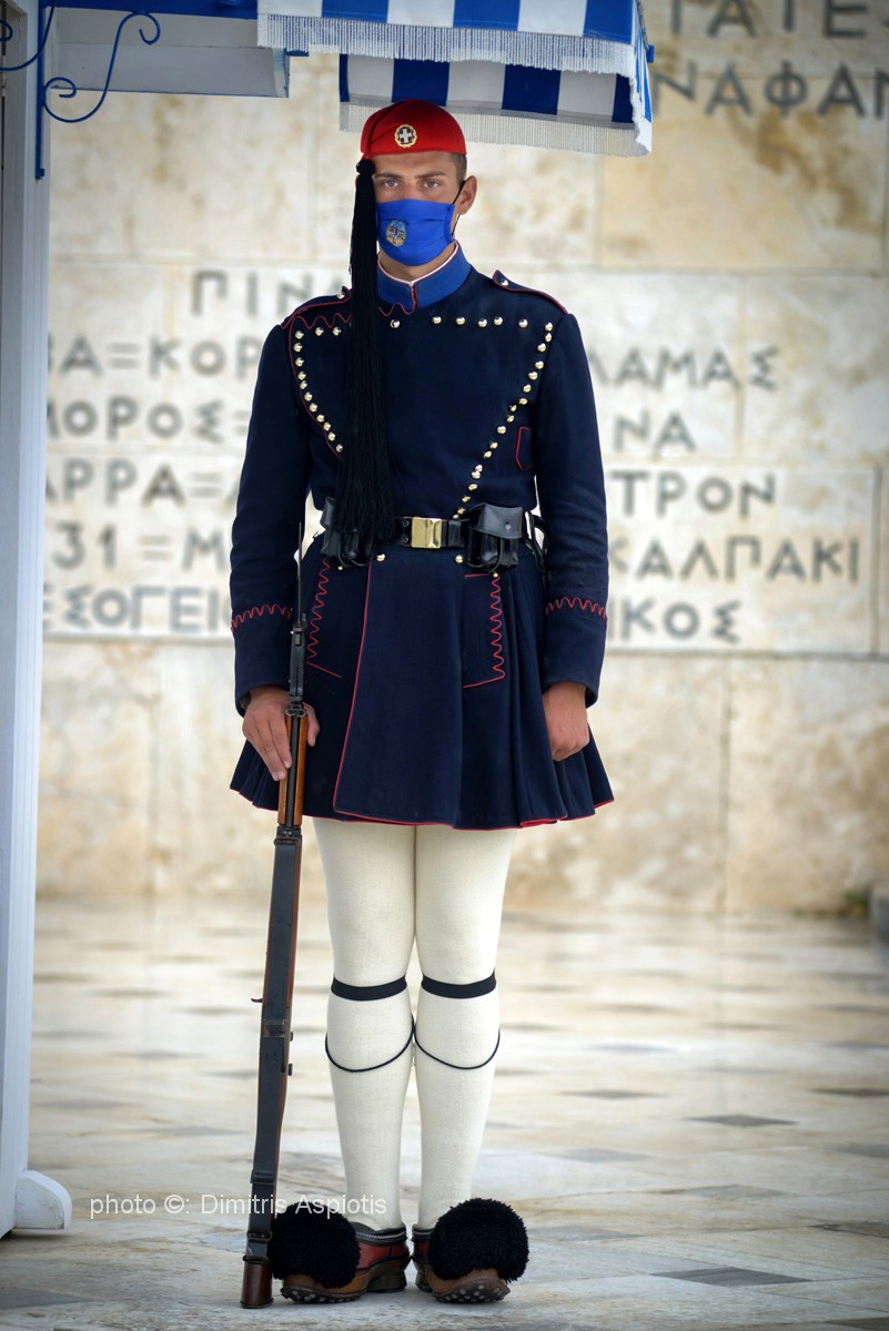 epocalibera's tweet photo. An #Evzone of the Presidential Guard at the Monument of the Unknown Soldier wearing the traditional uniform of the Macedonian struggle, in #Athens, #Greece, April 1, 2021.
#PhotoOfTheDay https://t.co/6WwLsKzl6E