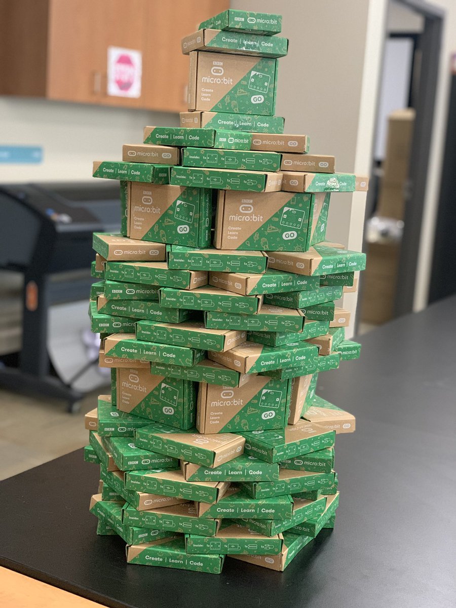 Kimkirk20's tweet photo. They’ve arrived!! We’re getting ready for #DoYourBit @microbit_edu stayed tuned to see the awesome projects that the students come up with 🙌🏽🙌🏽@rrdsb @swestover_ffhs @rbdnldsn #globalgoal3 #globalgoal13 https://t.co/eKutkSskMx