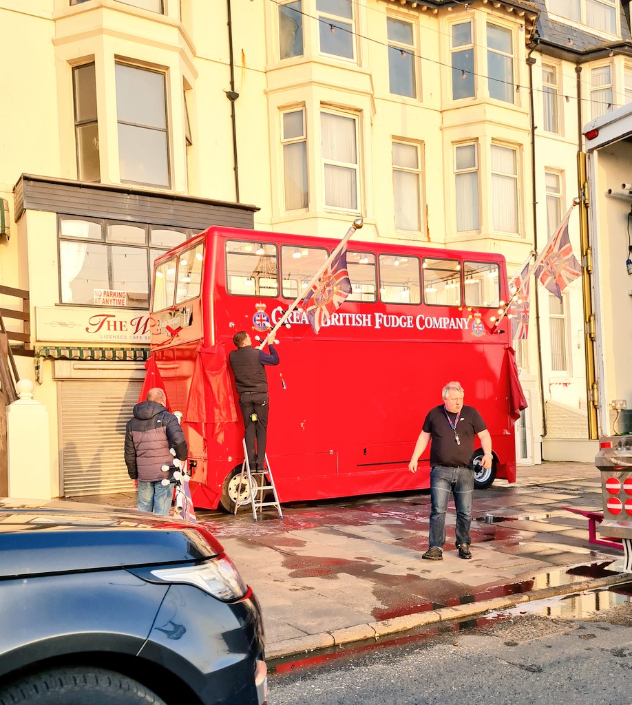 InsiderBkpl's tweet photo. Fudge bus being put back in place this evening @visitBlackpool @The_Gazette @BpoolCouncil @VisitLancashire @NewsFylde @BlackpoolNews2 @GBFudgeCompany #Blackpool #fudge #yummy #fudgebus https://t.co/W7wJiDHZFp