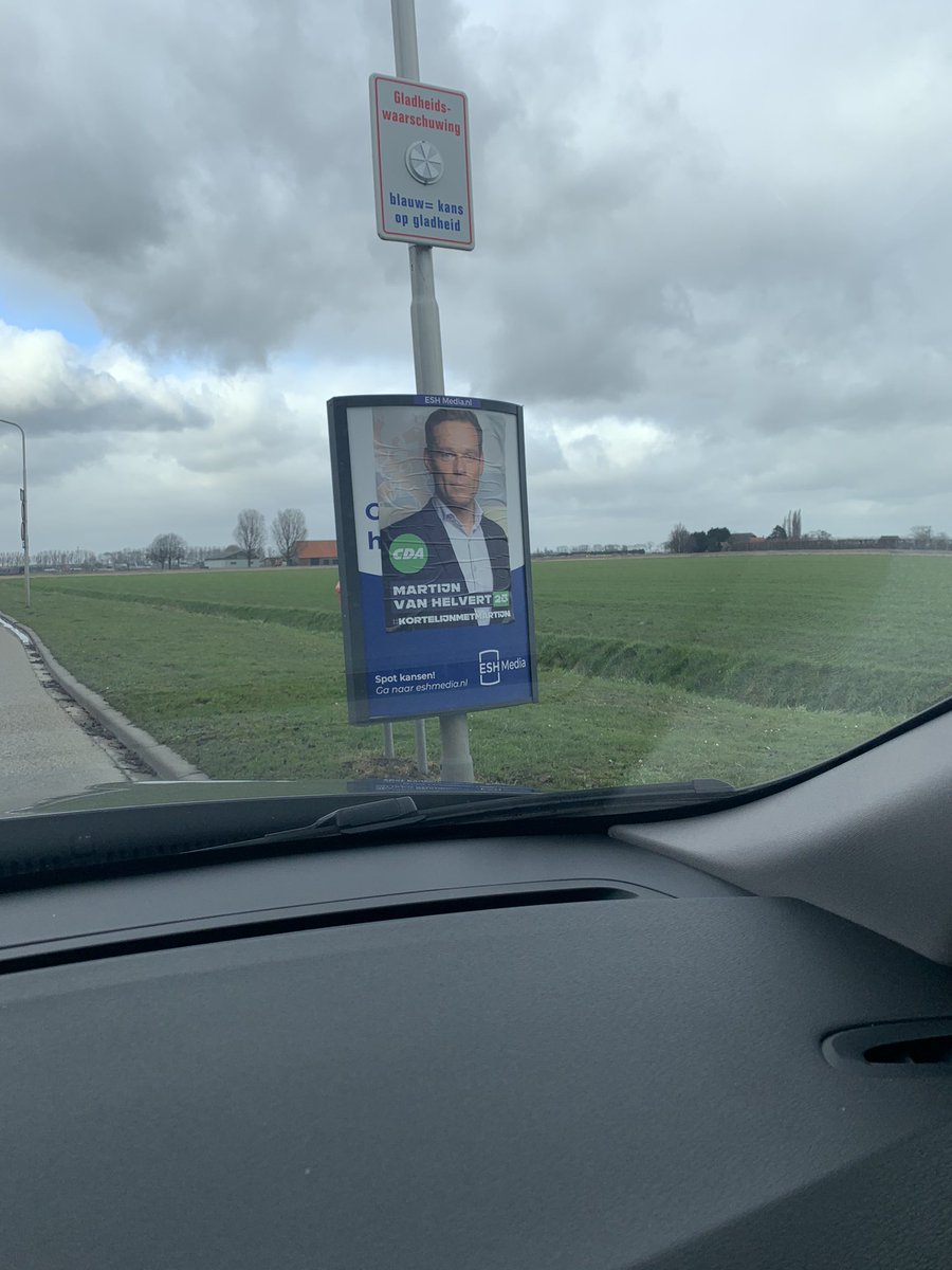 showduik's tweet photo. Zeg @Martijncda wanneer kom je de illegaal geplakte campagneposters eens weghalen in de @gemeenteHW @cdavandaag ? https://t.co/3NXXH9Zshp