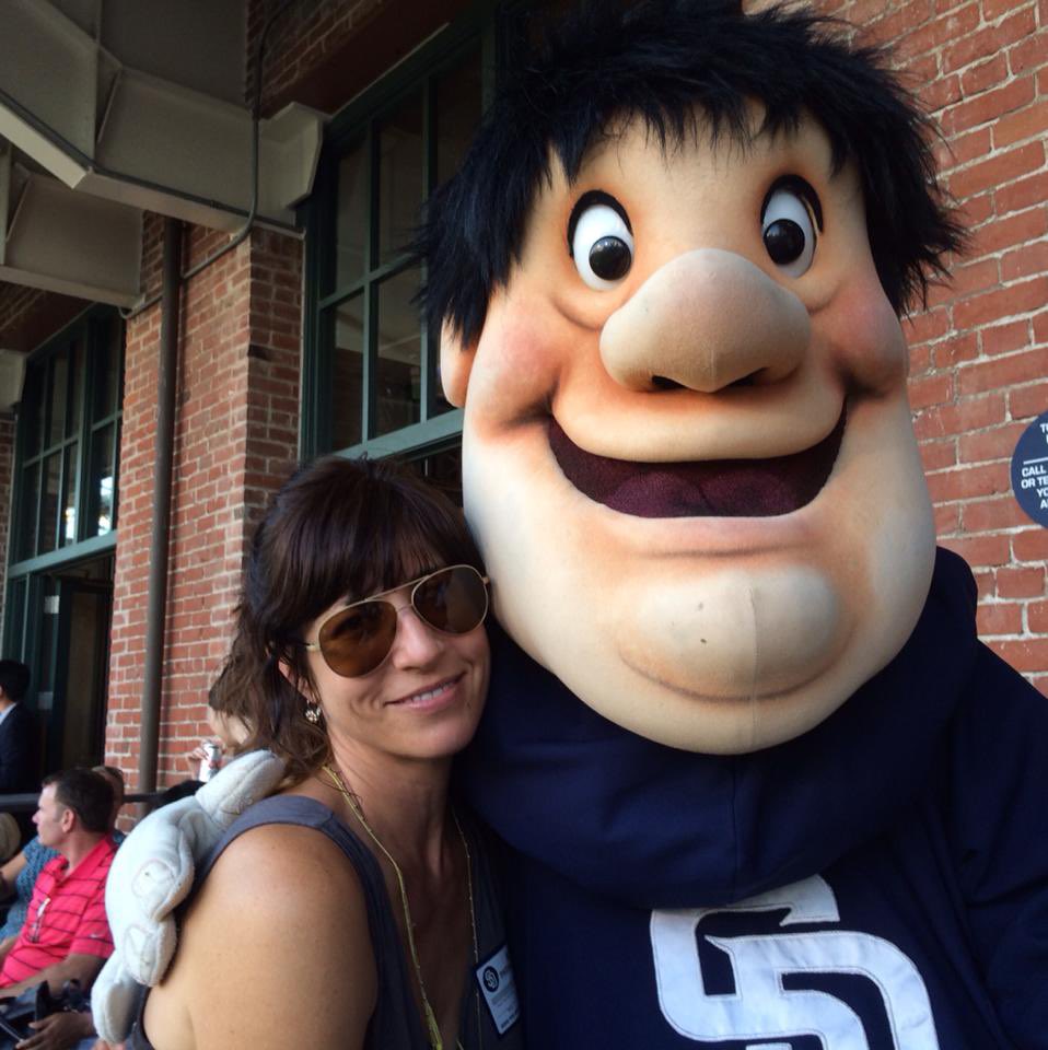 hilahil's tweet photo. when i woke up at 5:55 this morning my first thought was I LOVE THE #PADRES and omg i so damn thrilled for all of us that this day is here!!

💛⚾️🤎💛⚾️🤎💛⚾️🤎💛⚾️🤎

#tbt #HungryForMore #LFG https://t.co/sVpr7A7pSa