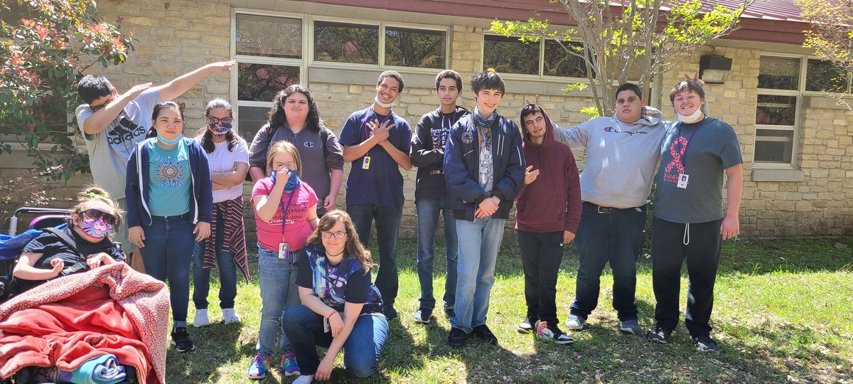 MfhsLife's tweet photo. Happy Easter! Thank you to Dr. Fleming 's class for hiding the 192 eggs!!! #mfhs #happyeaster 🐰 https://t.co/7Dmtqpff0F